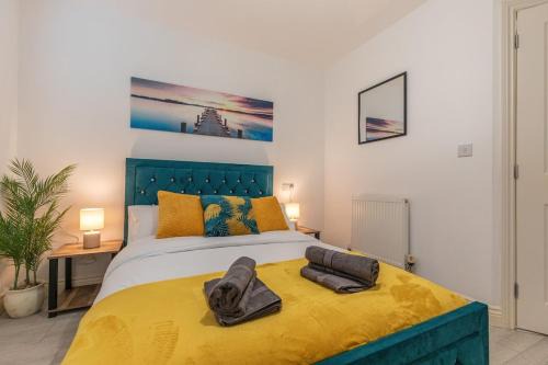 Winchester City Centre Flat Sleeps 6 Free Parking