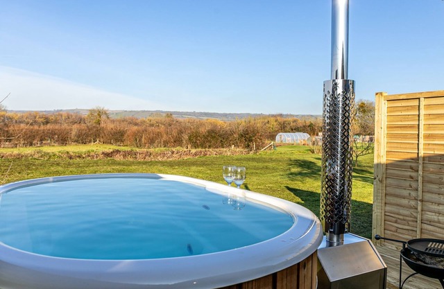 Windsor, Apple Tree Glamping - a chalet that sleeps 2 guests in 1 bedroom