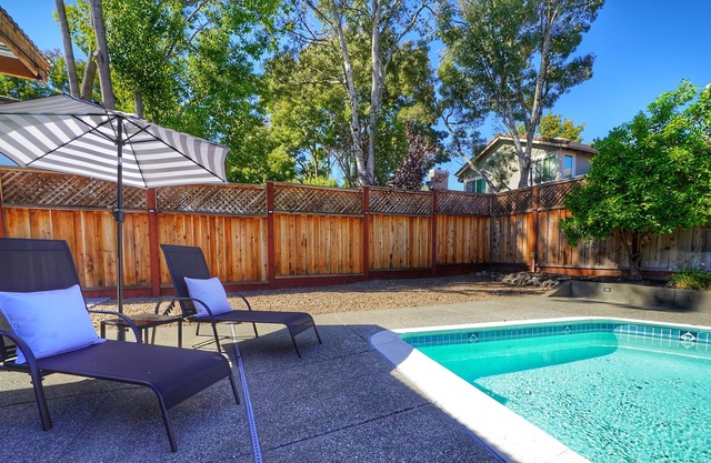 Windsor getaway w/ heated pool