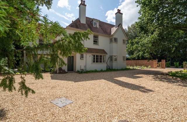 Windy Ridge - sleeps 16 guests in 6 bedrooms