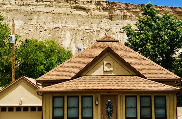 Wine Country Cottage -Located in Wine Country. Downtown and Close to Wineries