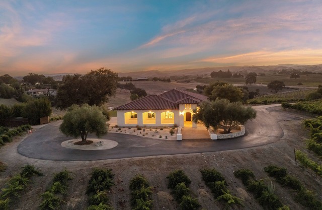 Wine Country Escape w/Views + Wine Cellar & Gym | Caterina Dusi Vineyard