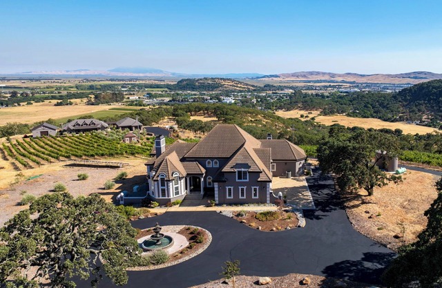 #Wine Country Villa With Breathtaking Views!