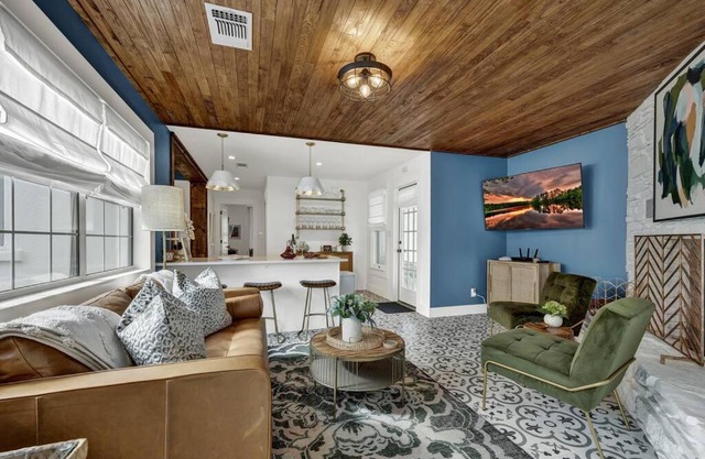 Wine Down House - Fire Pit & Walk to Main St