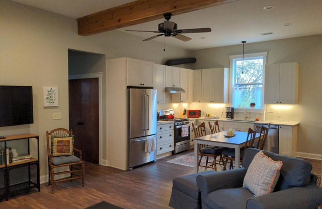 Wingo Retreat - Historic Norcross Monthly Rental