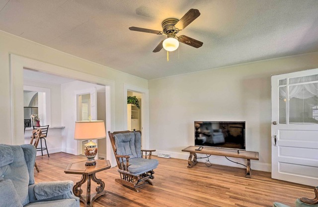 Winston-Salem Retreat w/ Yard ~ 6 Mi to Dtwn!