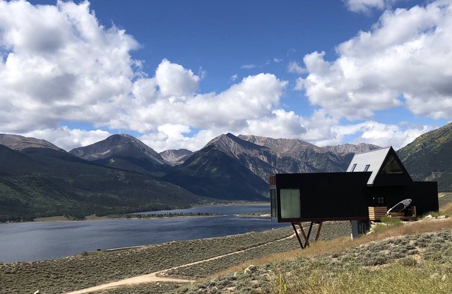 Winter retreat for the holidays! Nov 16-May 30th. 1 hr from Summit ski resorts.
