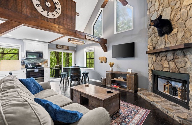 Winter Retreat, Hot Tub, Fire Pit, 7min to Ellijay. 16min to Blue Ridge
