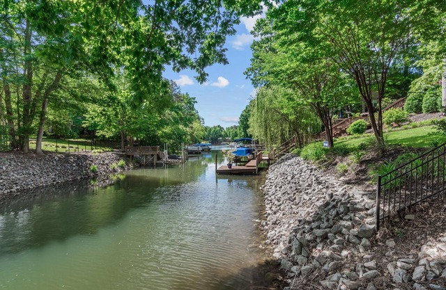 Winter specials! Welcome to our LKN HOME! Sleeps 16! Boat Rental Available!