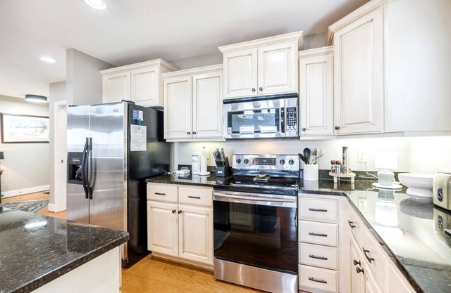 Wintergreens R1631-Mountain Condo, Mountain View, Gated Resort, Indoor/Outdoor Pools and Hot Tub,.