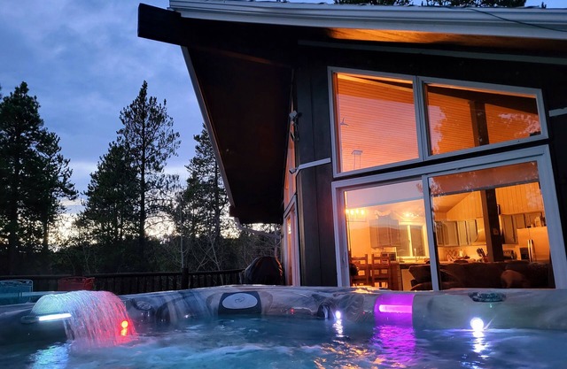 WinterPark Chalet-3br/2ba. 2decks/hottub/mtn views. Skiing/Hiking/Biking nearby.