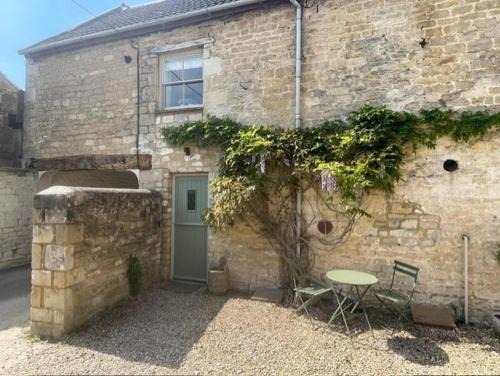 Wisteria Cottage - 2 bed near Bath & many NT sites