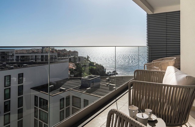 With shared swimming pool and gym - Acqua Residence IV