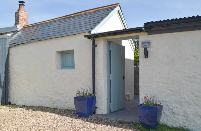 Within walking distance of the beach and well presented throughout.