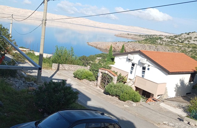 Wohnung Tonka für Einen Ruhigen Urlaub am Meer und Bergen