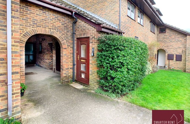 Wokingham - Maisonette, Communal Garden