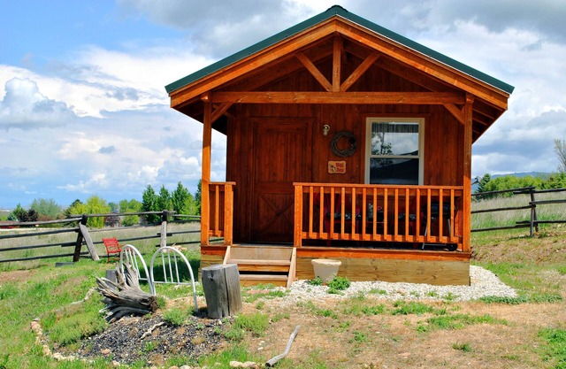 'Wolf Den'-A Perfect Romantic Honeymoon cabin and a Sportsman's Paradise Cabin