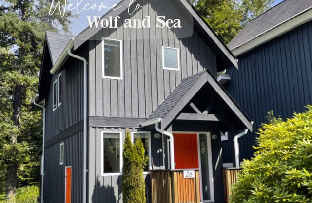 Wolf & Sea Cottage in Ucluelet