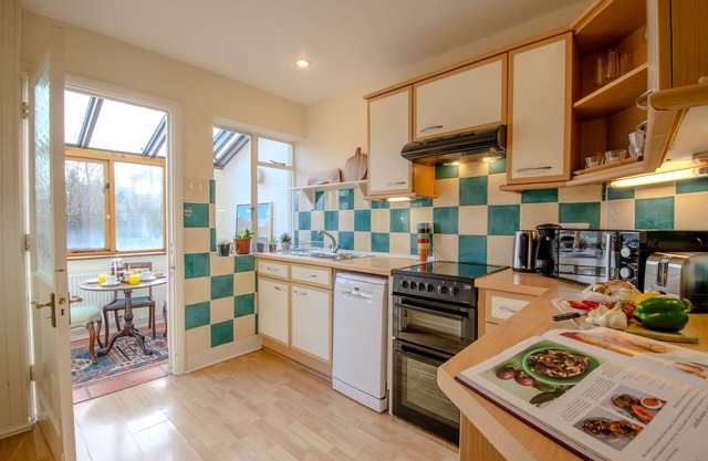 Wolsey House | Oxford Holiday Let | 3 Beds & Sleeps 5