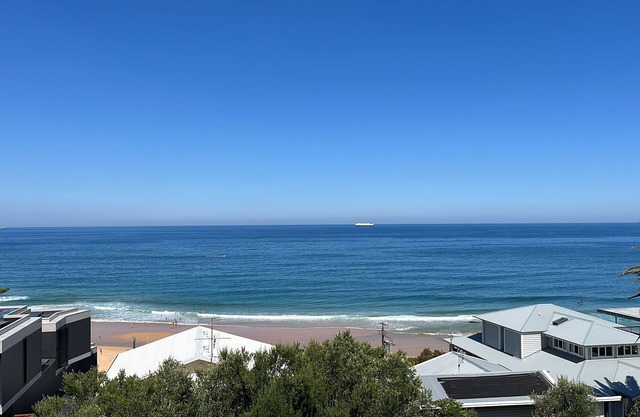 Wombarra Beach House with Ocean views Pet friendlynSleeps 8