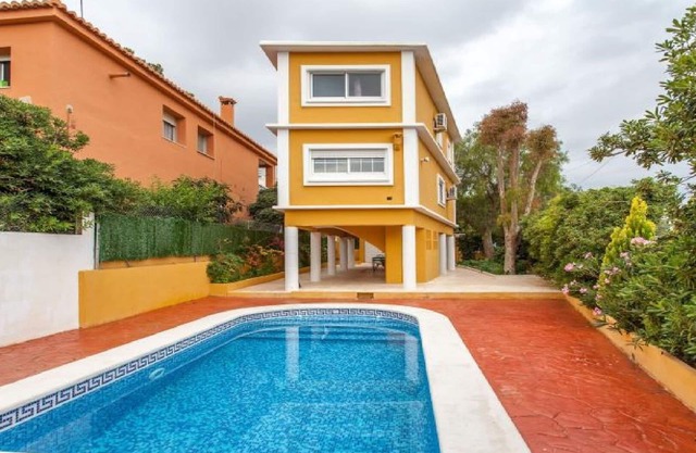 Wonderful holiday in VILLA MASIAS MONCADA. VALENCIA