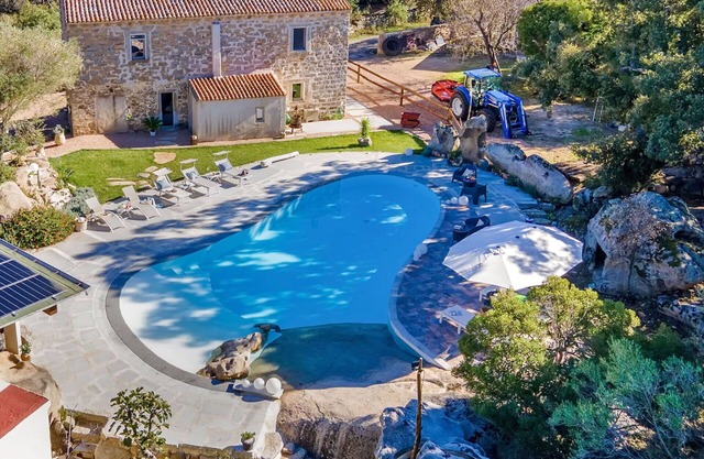 Wonderful private villa with private pool, A/C, WIFI, TV, patio, pets allowed and parking