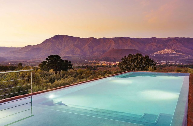 Wonderful private villa for 8 guests with private pool, WIFI, A/C, TV, terrace and panoramic view
