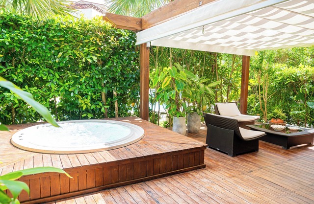 Wonderful 3-bedroom Apartment with Private Jacuzzi & Backyard in Las Terrenas