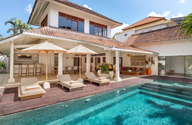 Wonderful 4BR Villa with Pool, Bali Villa 2212