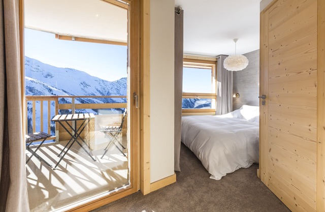 Wonderful apartment with panoramic view and swimming pool inside