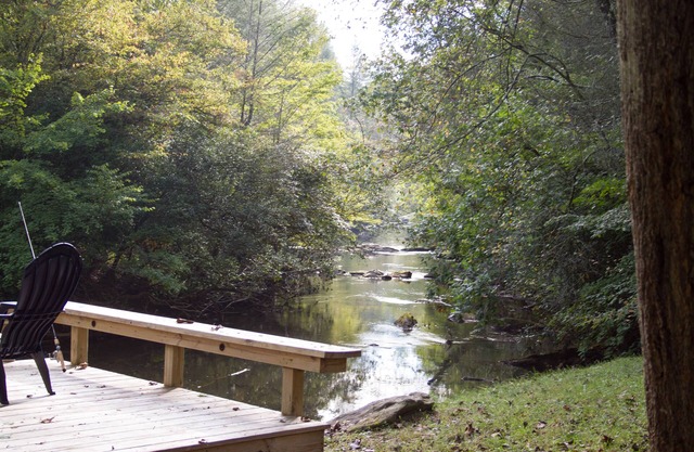 Wonderful cabin on Fightingtown Creek, sleeps 8
