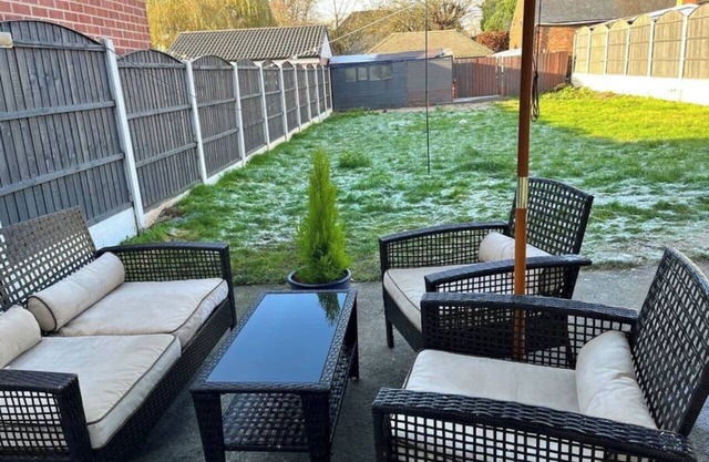 Wonderful Derby 5 Bedroom Home| Free Parking