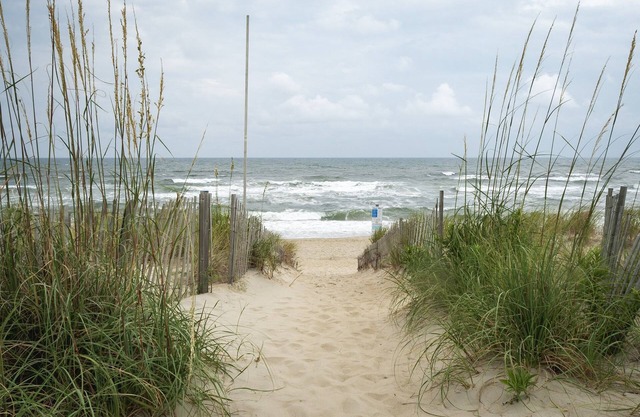 Wonderful house short walk to ocean,community pool, Celebrate The Simple Life!