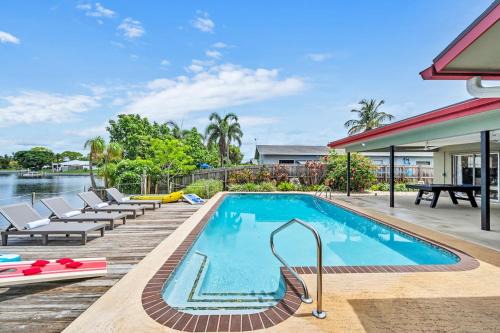 Wonderful Lake Front Pool Home East Boyton TikiBar
