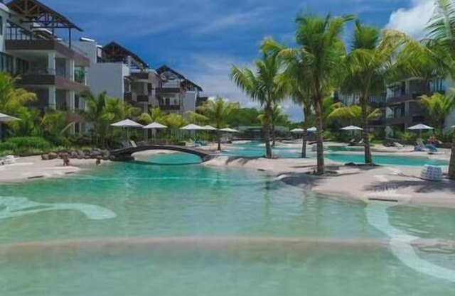 Wonderful Mont Choisy flat, huge lagoon pool