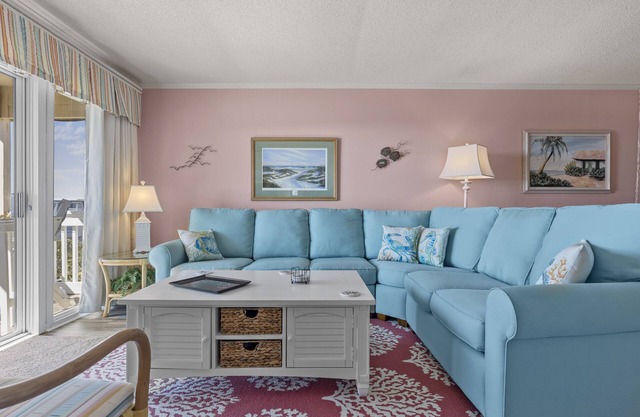 Wonderful oceanview condo w/recently updated kitchen & bathrooms!