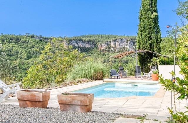 Wonderful private villa for 6 guests with private pool, TV, patio and parking