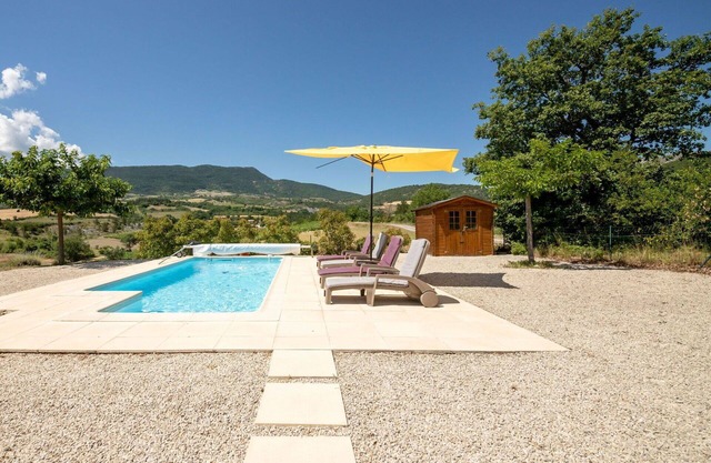 Wonderful private villa for 6 guests with private pool, WIFI, TV, terrace, pets allowed and park.