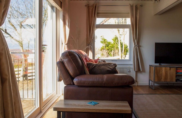 Wonderful private villa for 7 guests with WIFI, TV, patio, pets allowed, panoramic view and park.