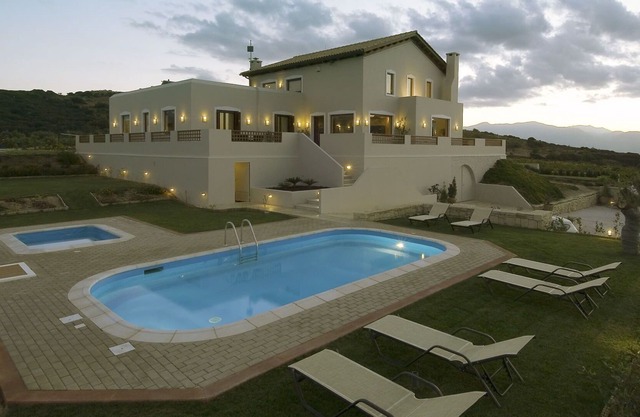 Wonderful private villa for 12 guests with A/C, private pool, WIFI, hot tub, TV, patio and parking