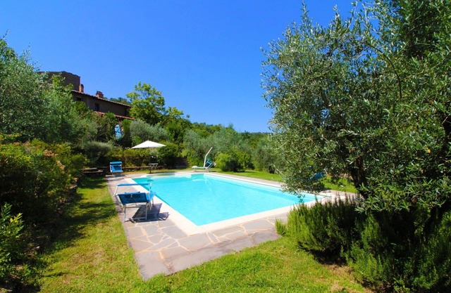 Wonderful private villa for 4 people with WIFI, A/C, private pool, TV and parking, close to Arezzo
