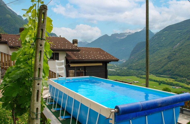 Wonderful private villa for 6 guests with private pool, WIFI, TV, patio, pets allowed and parking