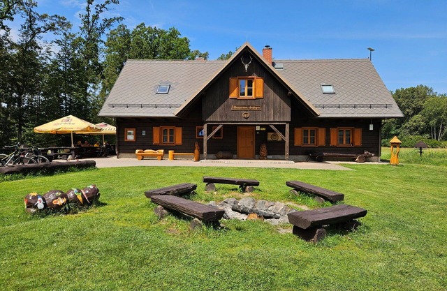 Wonderful private villa for 12 guests with WIFI, TV, pets allowed and parking