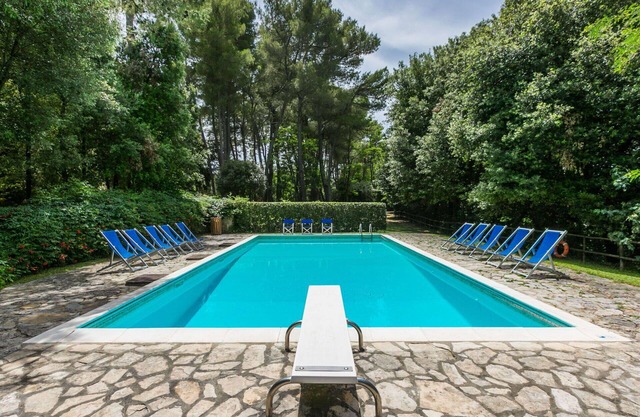 Wonderful private villa for 8 guests with pool, WIFI, pets allowed and parking
