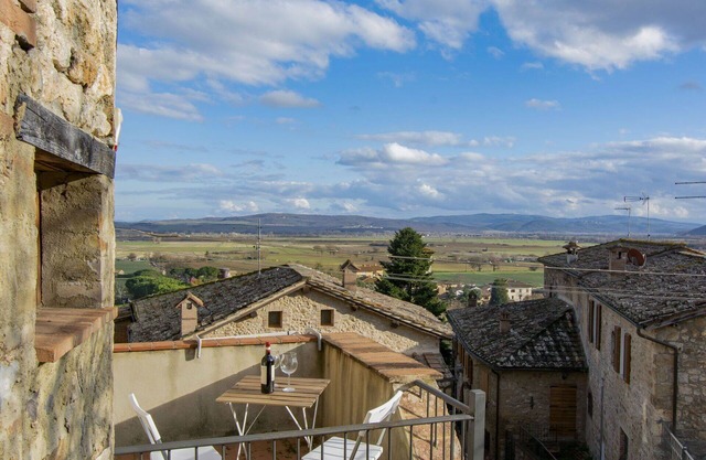 Wonderful private villa with WIFI, TV, terrace, pets allowed, panoramic view and parking