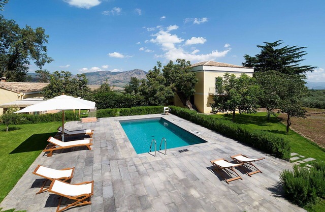 Wonderful private villa for 10 people with WIFI, private pool, TV, terrace, pets allowed and par.