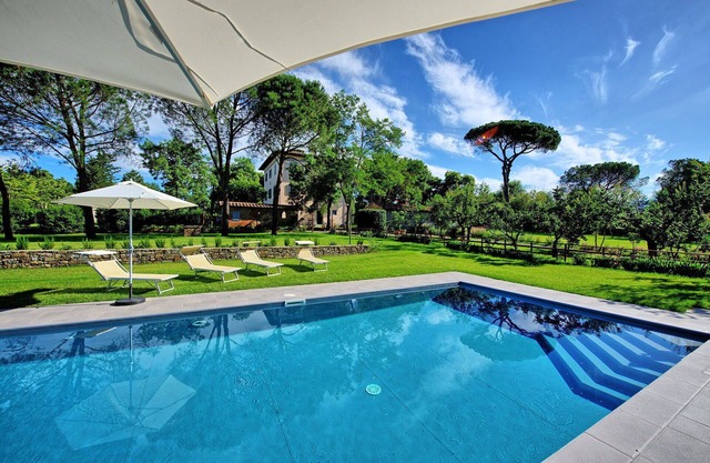 Wonderful private villa with A/C, private pool, WIFI, TV, panoramic view, parking, close to Arezzo