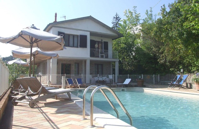 Wonderful private villa for 8 guests with pool, WIFI, TV, patio, panoramic view and parking