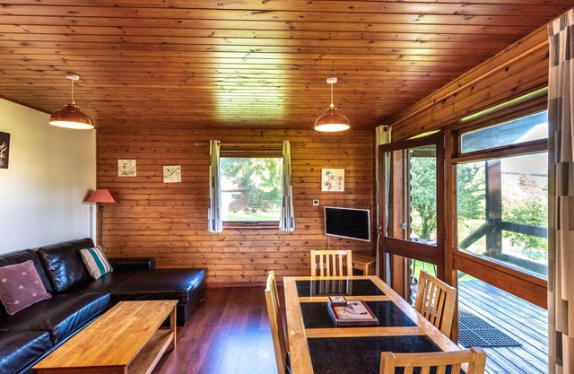 Wonderful private villa with hot tub, WIFI, TV, patio, pets allowed, panoramic view and parking