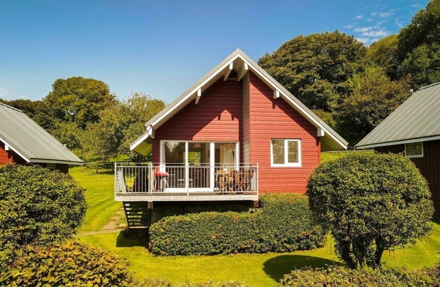 Wonderful private villa for 4 guests with WIFI, hot tub, TV, patio and parking